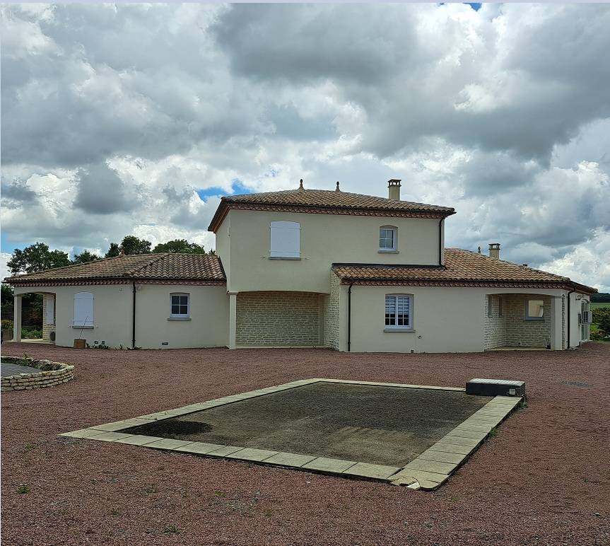 entreprise-peinture-facade-maison-la-rochelle-compressed
